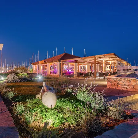 Marina Baotic Apartments